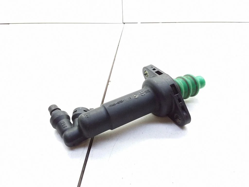 Clutch slave cylinder – Volkswagen Golf IV (1998-2005)
