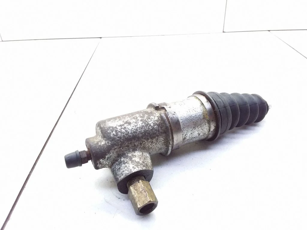 Clutch slave cylinder
