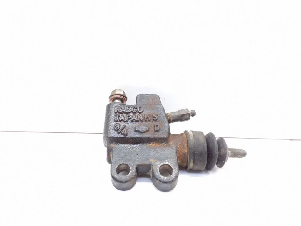 Clutch slave cylinder – Nissan Almera N16 (2000-2010)