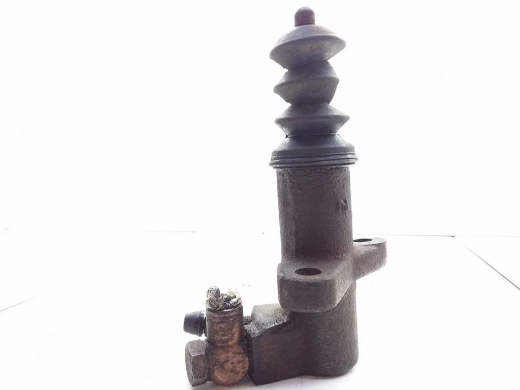 Clutch slave cylinder – Volvo S40, V40 (1995-2004)