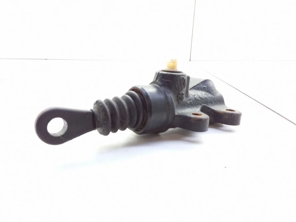 Clutch slave cylinder – Volkswagen Passat B4 (1994-1996)