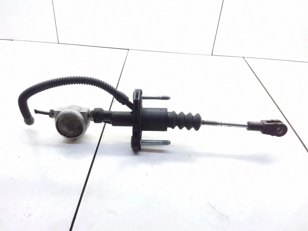 Clutch slave cylinder – Opel Astra G (1998-2009)