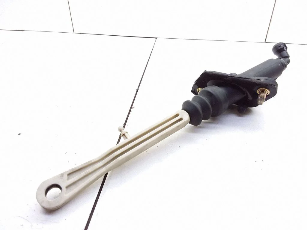 Clutch slave cylinder – Volvo S80 (1999-2003)
