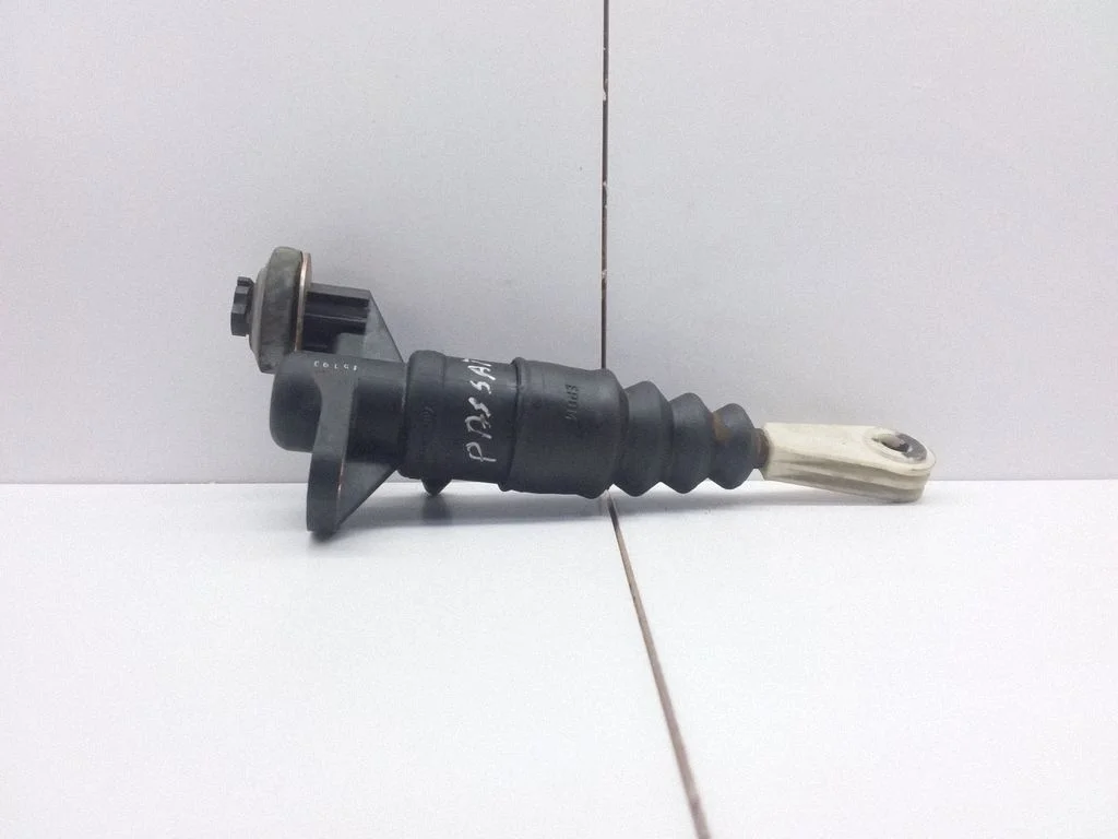 Clutch slave cylinder – Volkswagen Passat B5 (1997-2000)