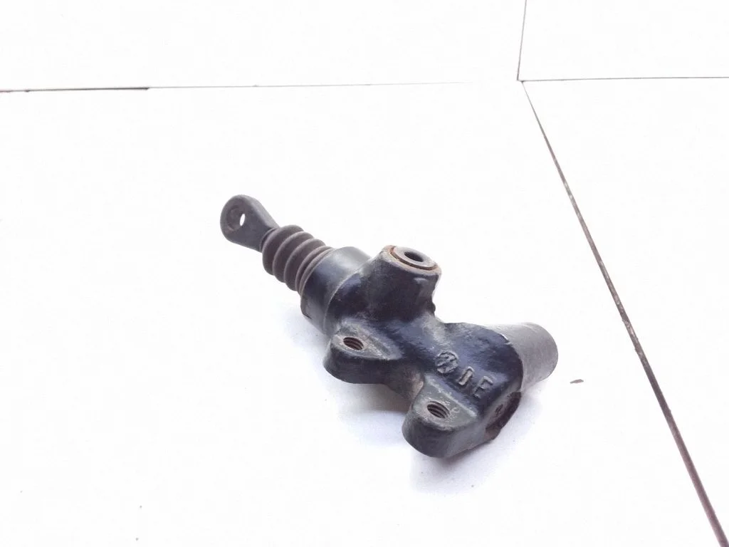 Clutch slave cylinder – Volkswagen Transporter - Caravelle T4 (1991-2003)