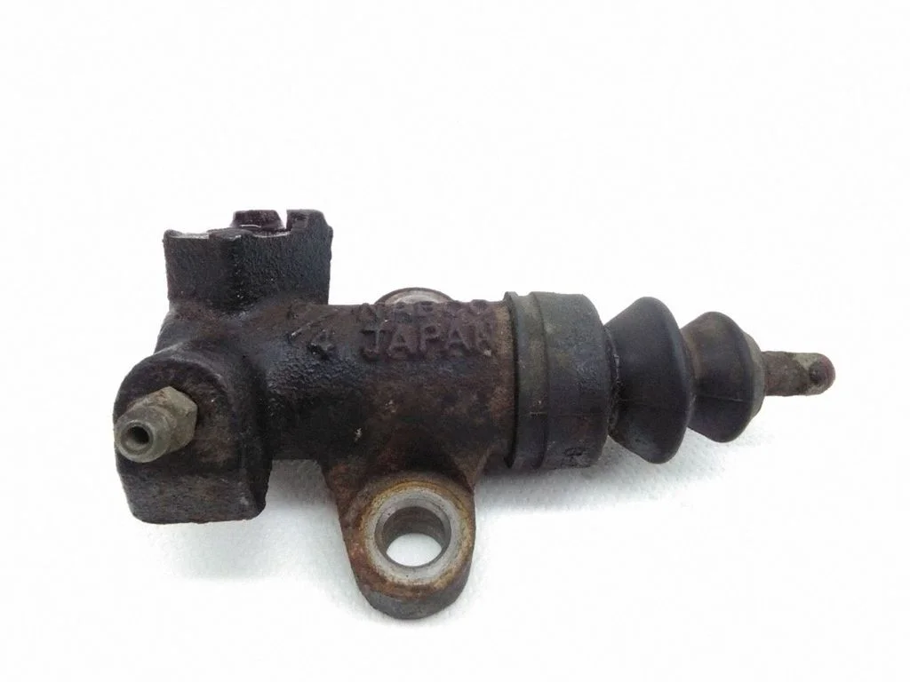 Clutch slave cylinder – Subaru Legacy (2004-2006)