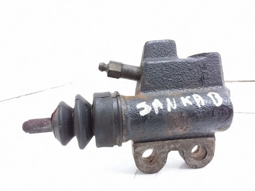 Clutch slave cylinder – Nissan Almera N16 (2000-2010)