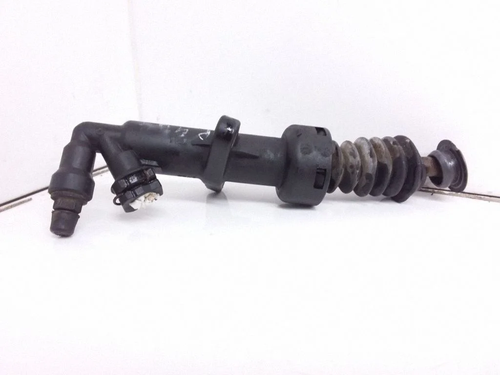 Clutch slave cylinder