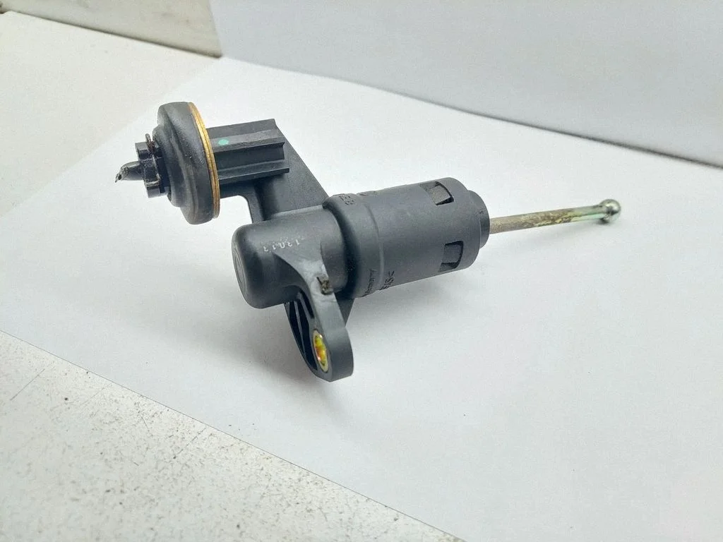 Clutch master cylinder 8E1721401