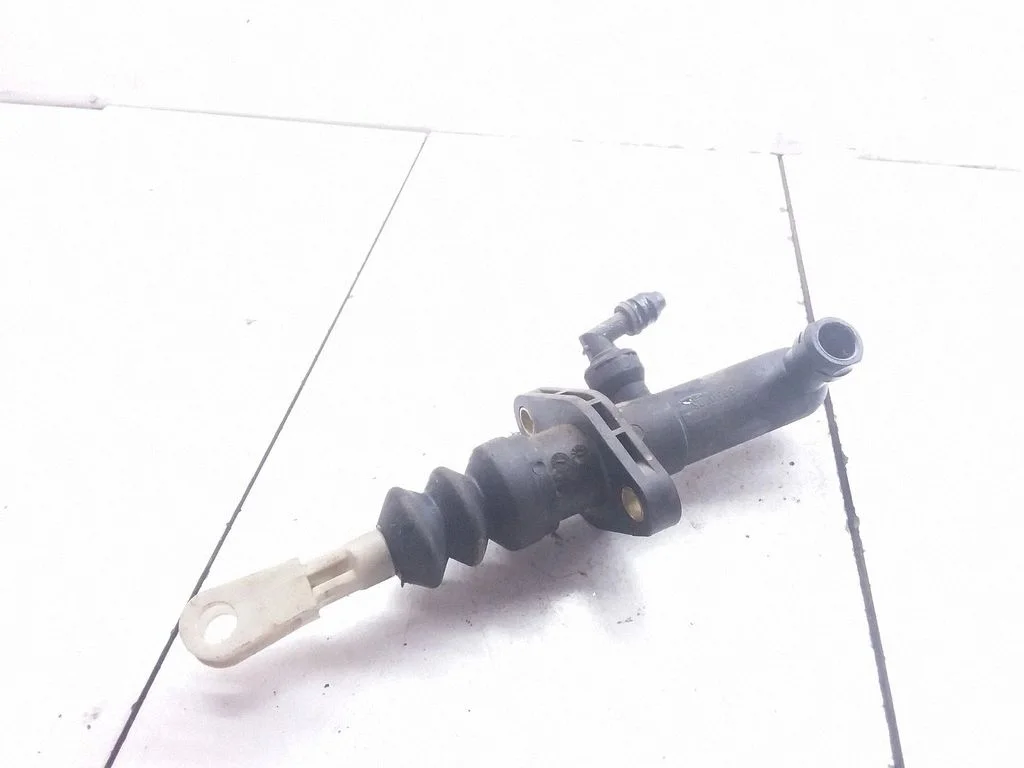 Clutch master cylinder 30611705
