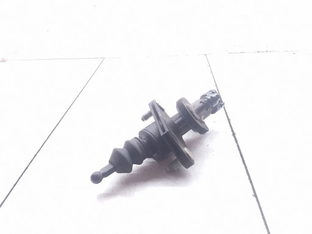 Clutch master cylinder – Opel Meriva A (2003-2010)