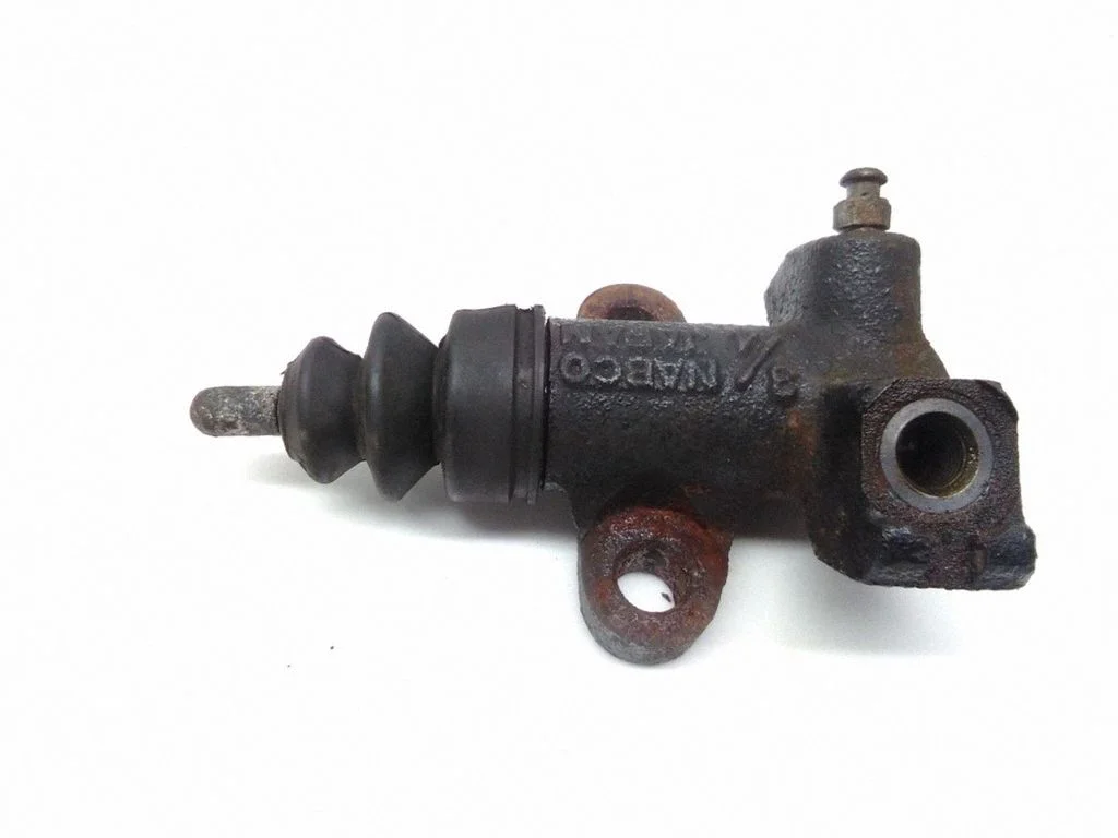 Clutch slave cylinder – Subaru Forester SF (2000-2003)