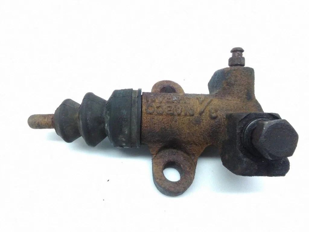 Clutch slave cylinder – Subaru Forester SF (2000-2003)