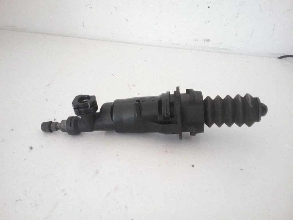 Clutch slave cylinder