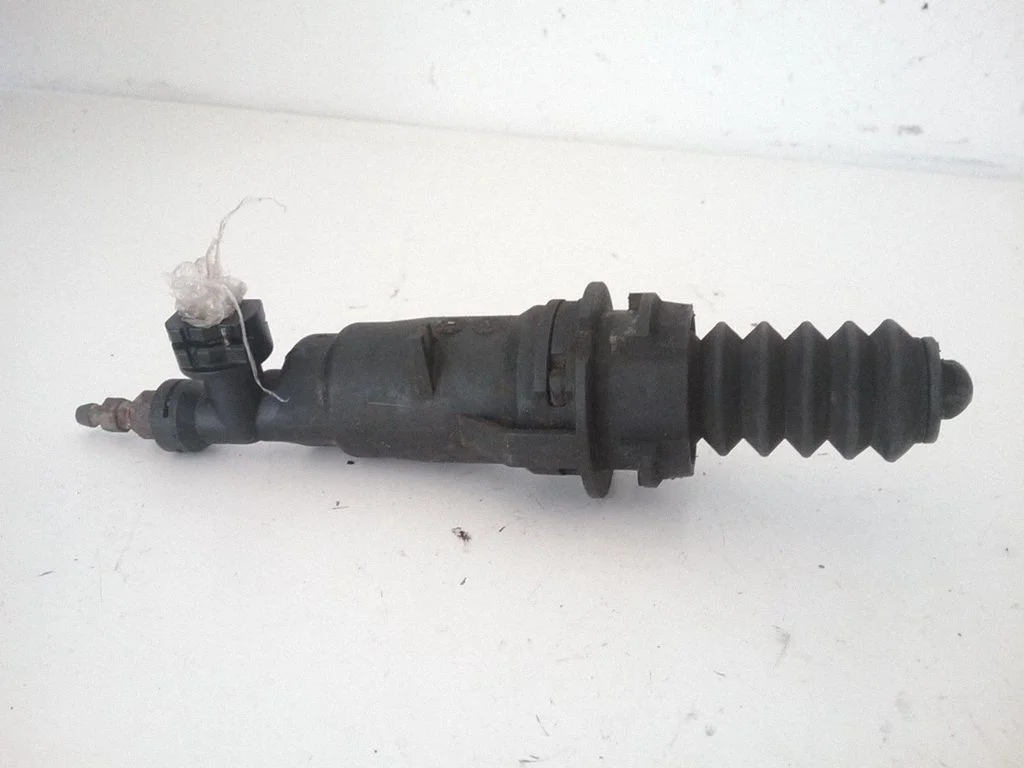 Clutch slave cylinder