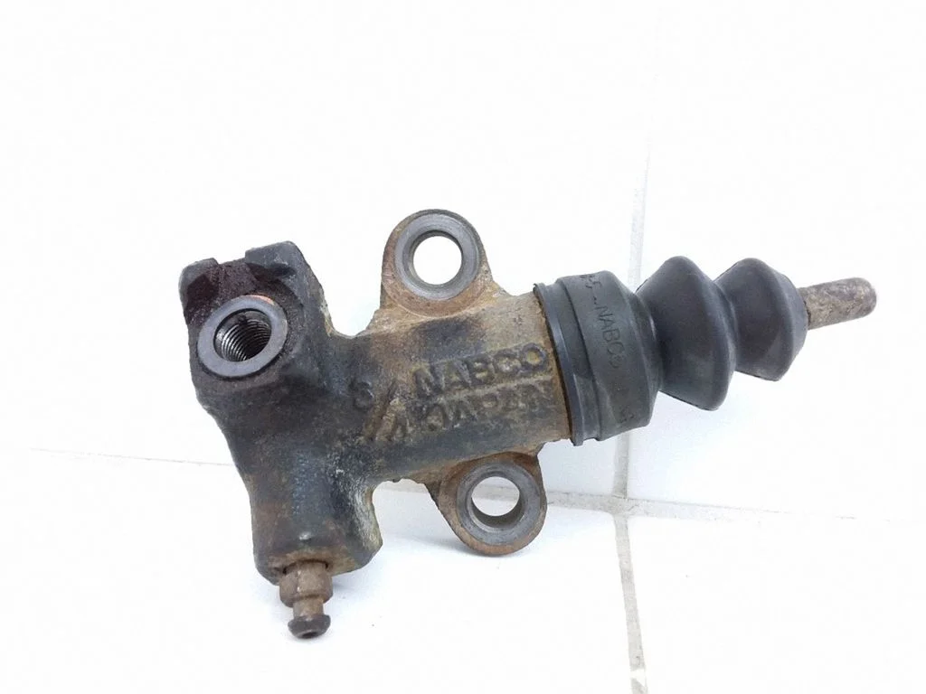 Clutch slave cylinder – Nissan Almera N16 (2000-2010)