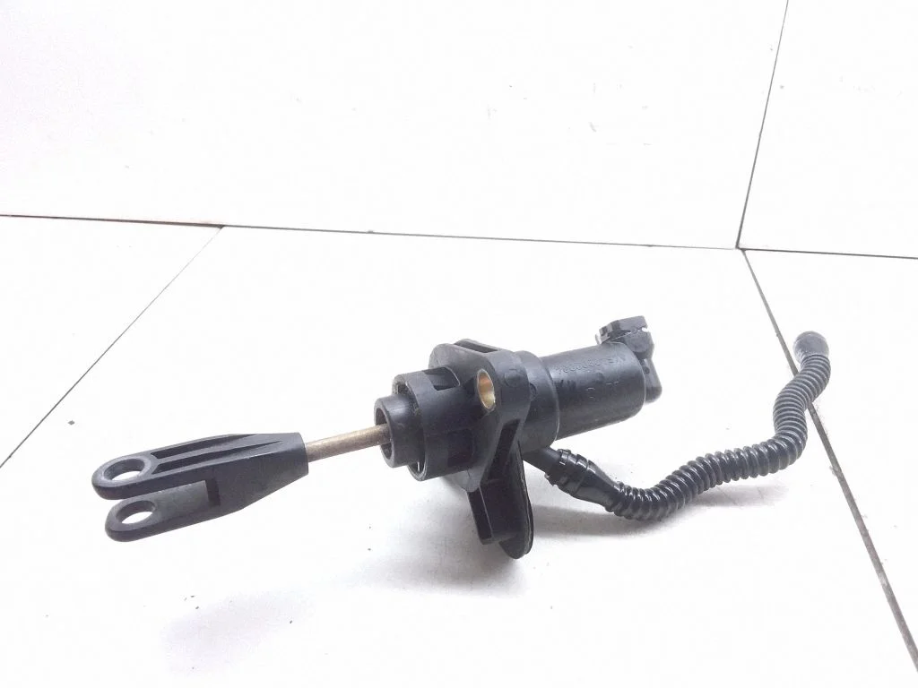 Clutch master cylinder – Smart ForFour I (2004-2006)