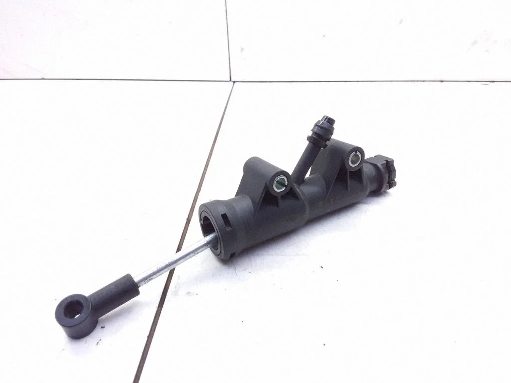 Clutch master cylinder A9062900212
