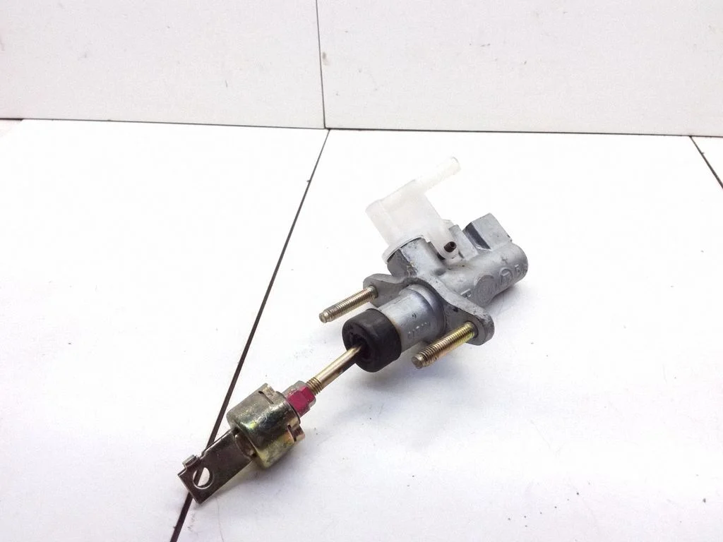 Siduri peasilinder – Toyota Corolla Verso E121 (2001-2004)