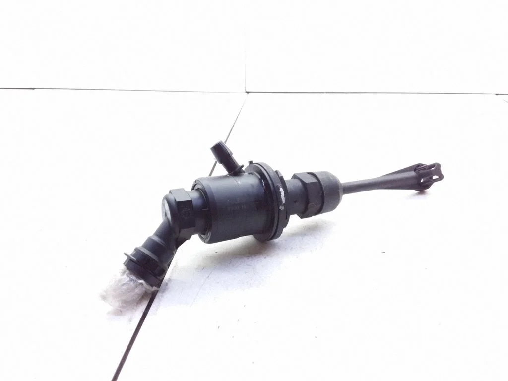 Clutch master cylinder – Renault Scenic II - Grand scenic II (2003-2006)