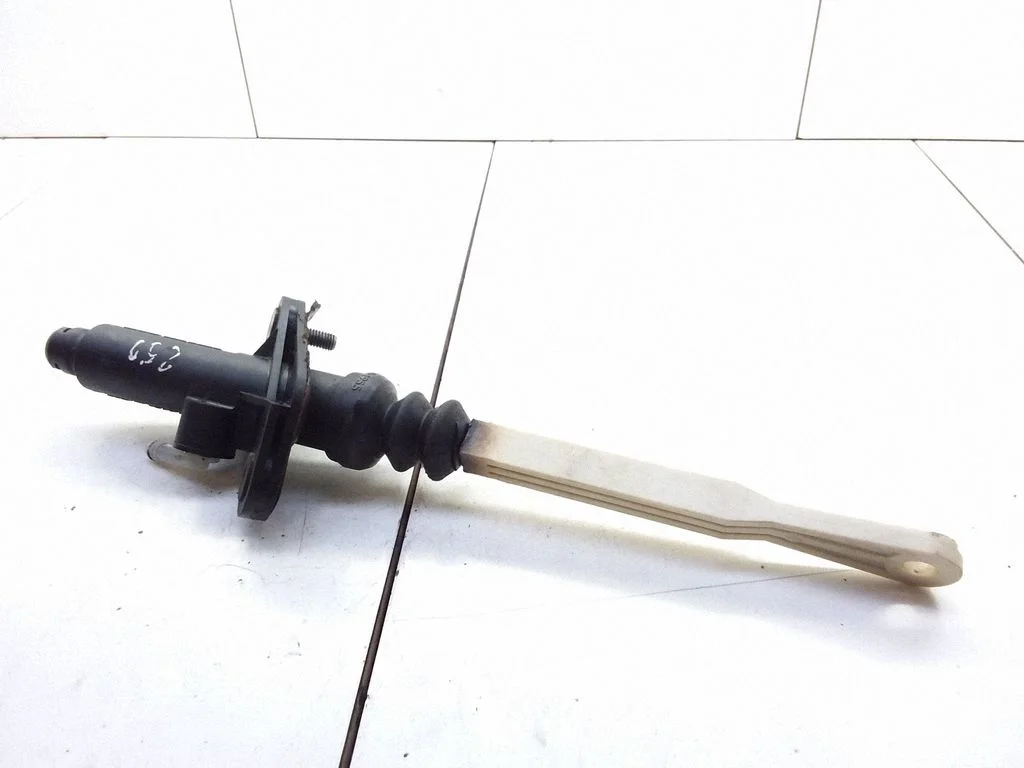Clutch master cylinder 3549550