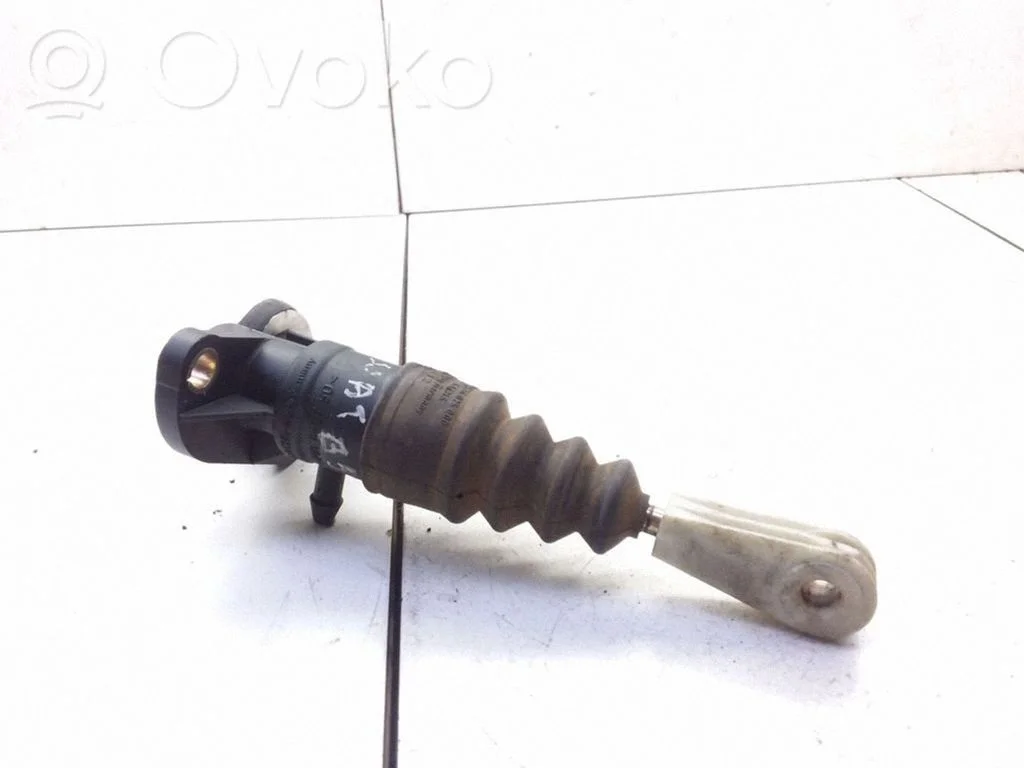 Clutch master cylinder 8E1721401