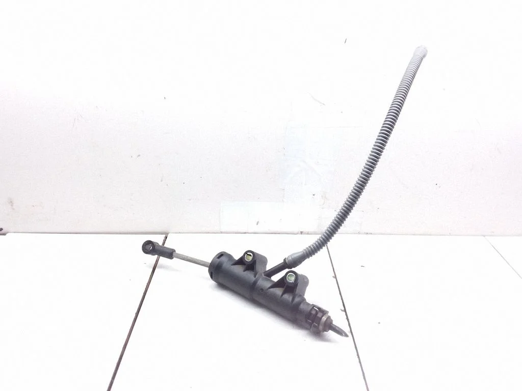 Clutch master cylinder A9062900212