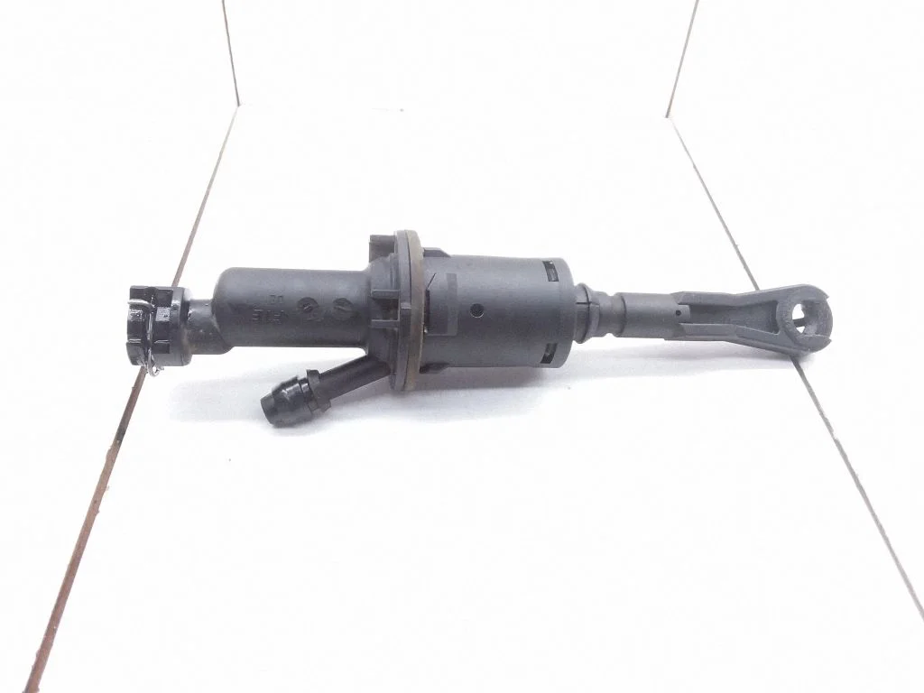 Clutch master cylinder – Citroen C5 (2001-2004)