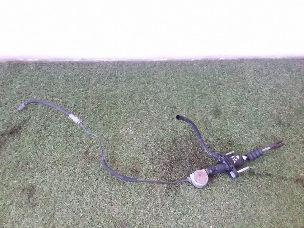 Clutch master cylinder 90523769