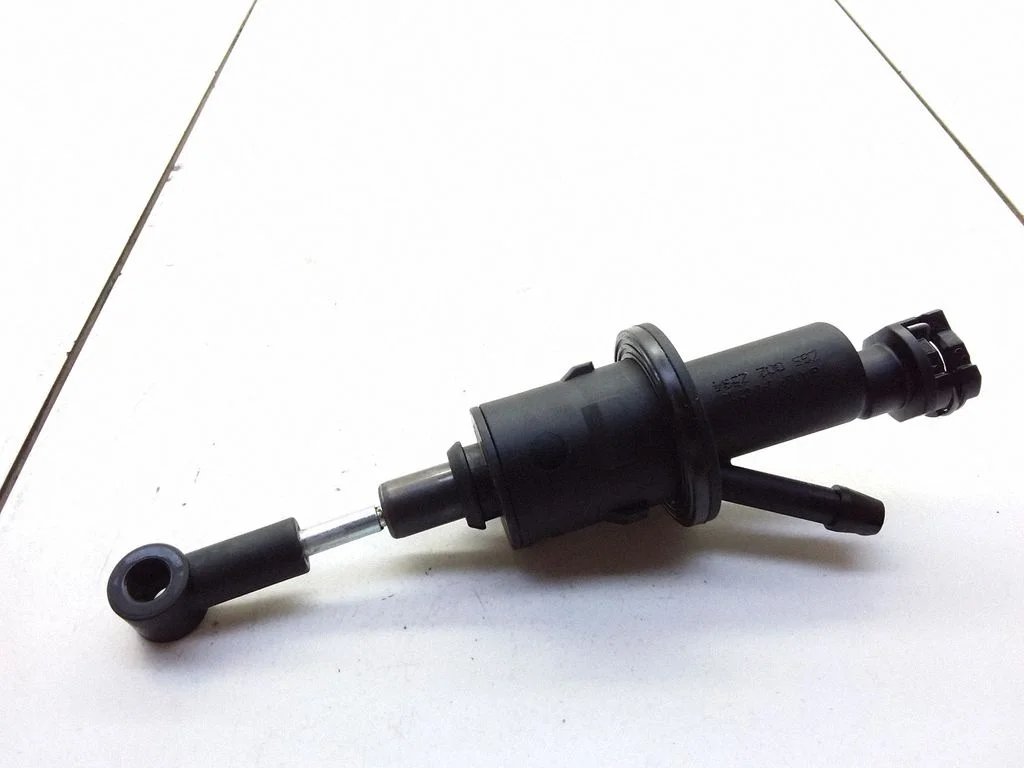 Clutch master cylinder A1692900312