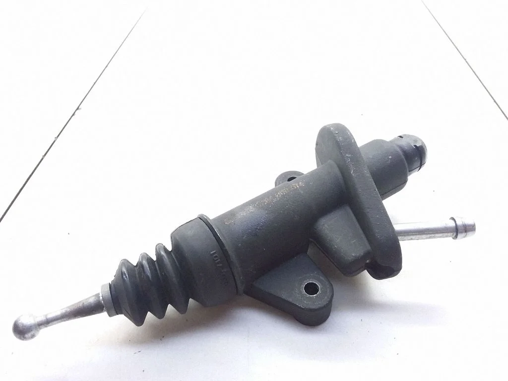 Clutch master cylinder 2507101