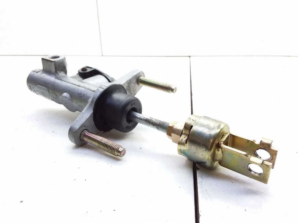 Clutch master cylinder 3145416010