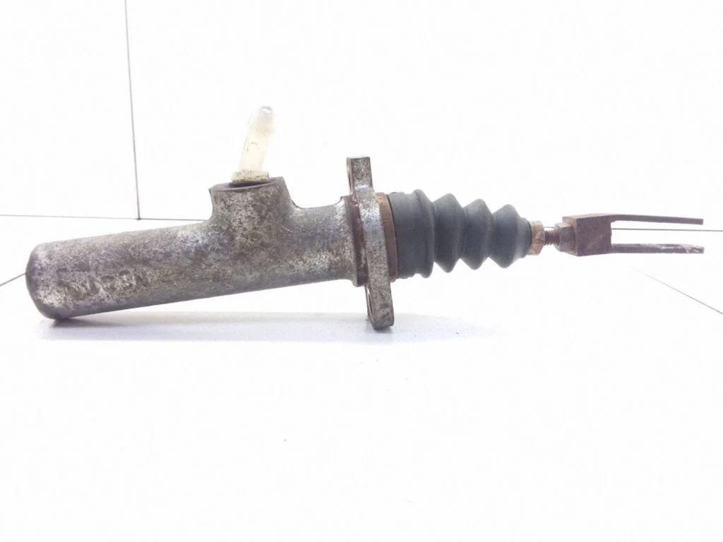Clutch master cylinder – Audi 100 S4 C4 (1990-1995)