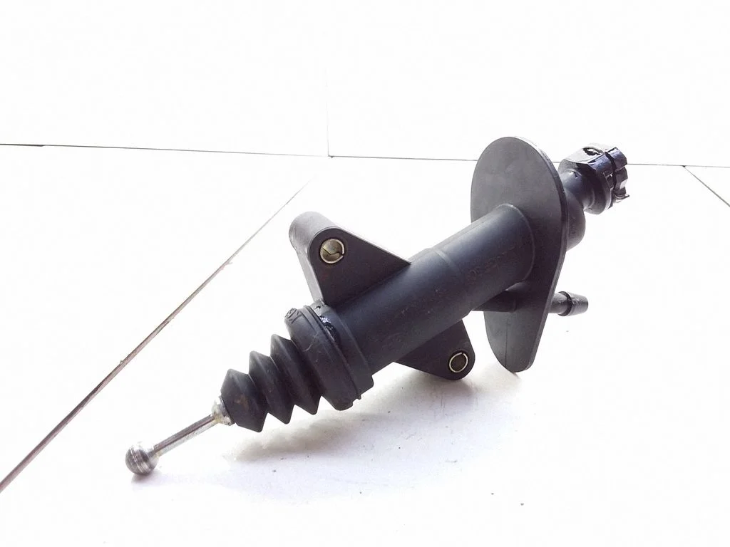 Clutch master cylinder – Ford Mondeo Mk III (2000-2007)