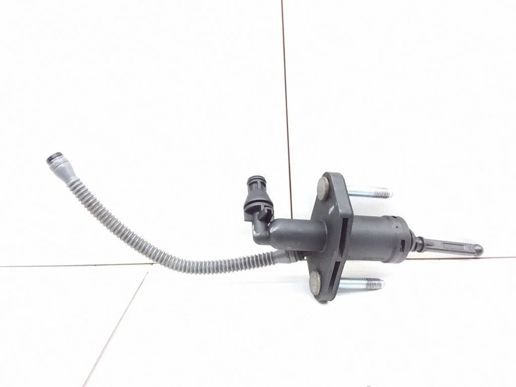 Clutch master cylinder 55561916