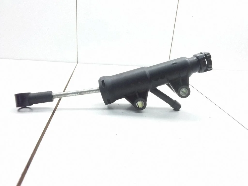Clutch master cylinder A9062900212