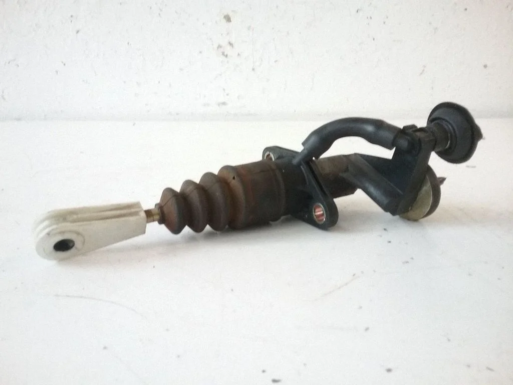 Clutch master cylinder 8E2721401A