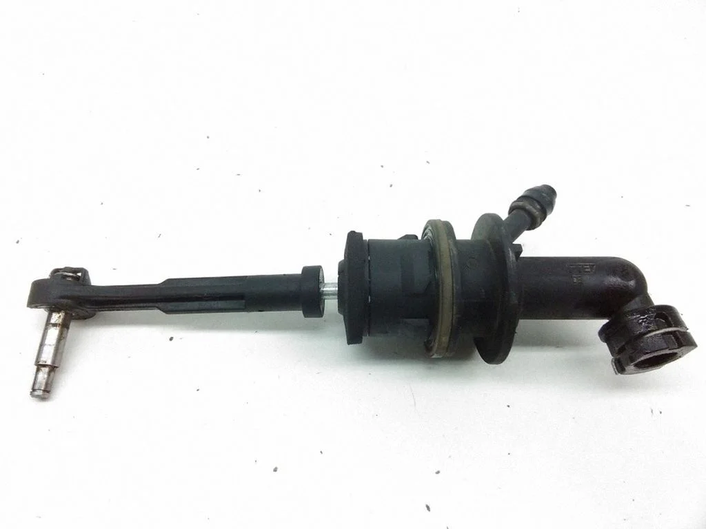 Clutch master cylinder – Citroen C5 (2001-2004)