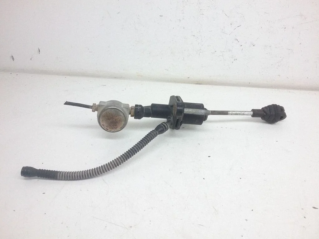 Clutch master cylinder 90523769