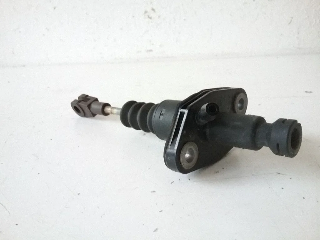 Clutch master cylinder – Opel Vectra B (1996-2002)