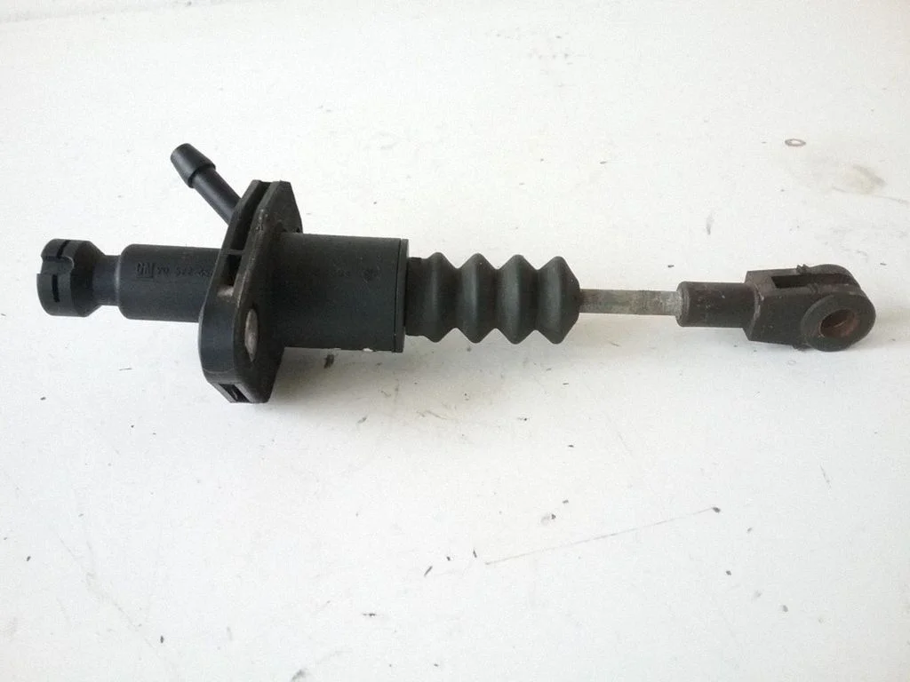 Clutch master cylinder – Opel Vectra B (1996-2002)