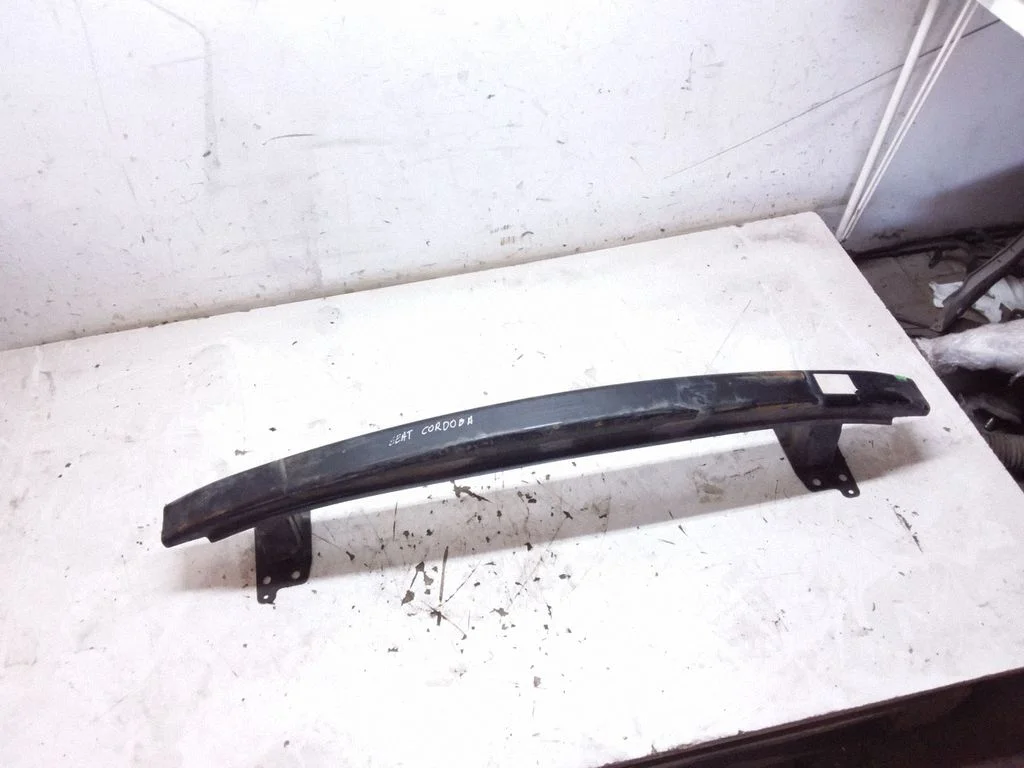 Front bumper cross member 6L0806557