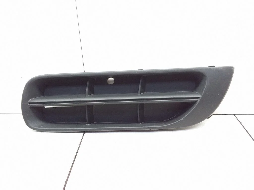Esistange alumine võre (kolmeosaline) 9900201 – Skoda Praktik (5J8) (2006-2015)