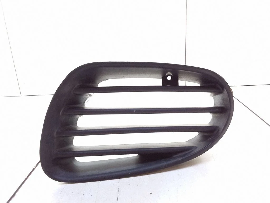Kratka dolna zderzaka MR153416