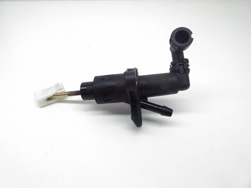 Clutch master cylinder – Volkswagen Polo (2002-2005)