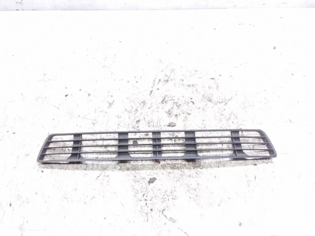 Apakšējās restes (trīs daļu) – Audi A4 S4 B5 8D (1994-1999)