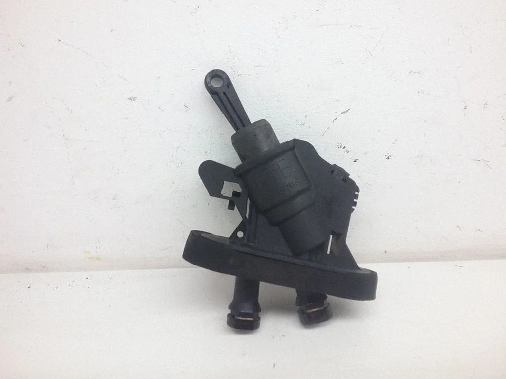 Clutch master cylinder 2S617A543