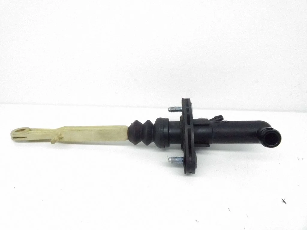 Clutch master cylinder 8636539