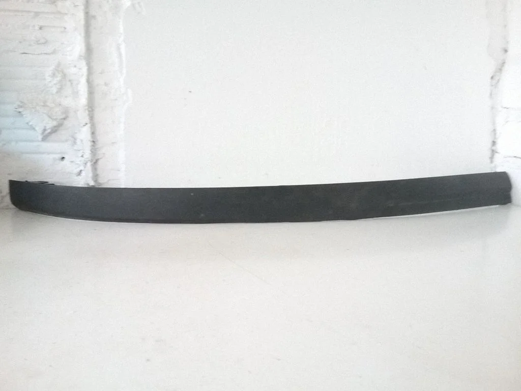 Esistange alumine osa (huul) – Opel Astra H (2004-2012)