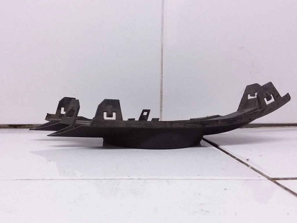 Front fog light trim/grill 13193540